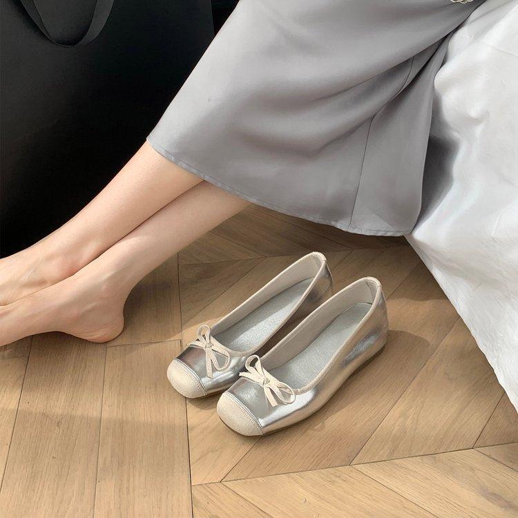 

Женская обувь осень женская 2024 мода повседневная квадратная голова высота увеличение контрастный цвет бант полутораслойные тапочки женские осень и победа 35 серебряный