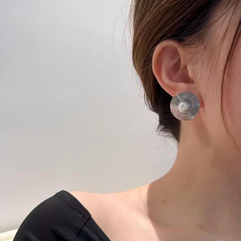 Nische Retro Retro Licht Luxus Kunst und Kultur mit einem Sinn für Seniorität Übertreibender Kreis Mabe Perle Mode Ohrringe Tide Damen Schmuck