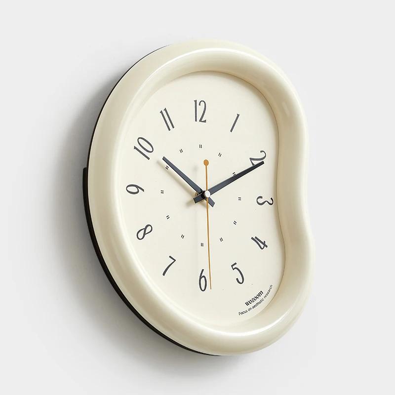European Aesthetic Clock Wall Modern Art Creative Design Living Room Interior Wall Watch Simple Light Luxury