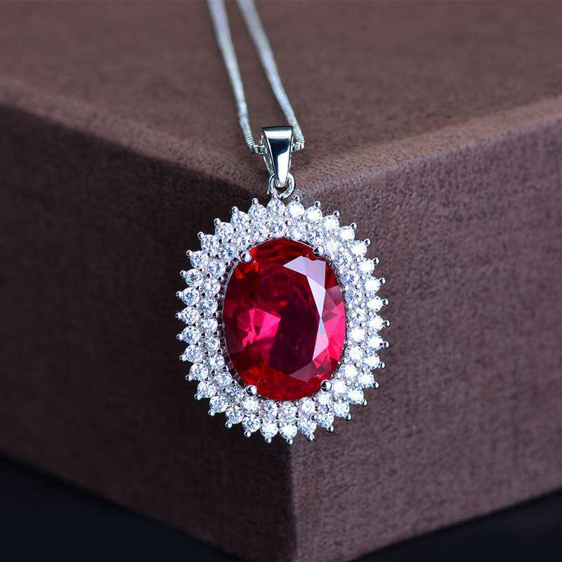 European-American Micro-Inlaid Pigeon Blood Ruby Clavicle Necklace with Red Corundum Garnet Pendant
