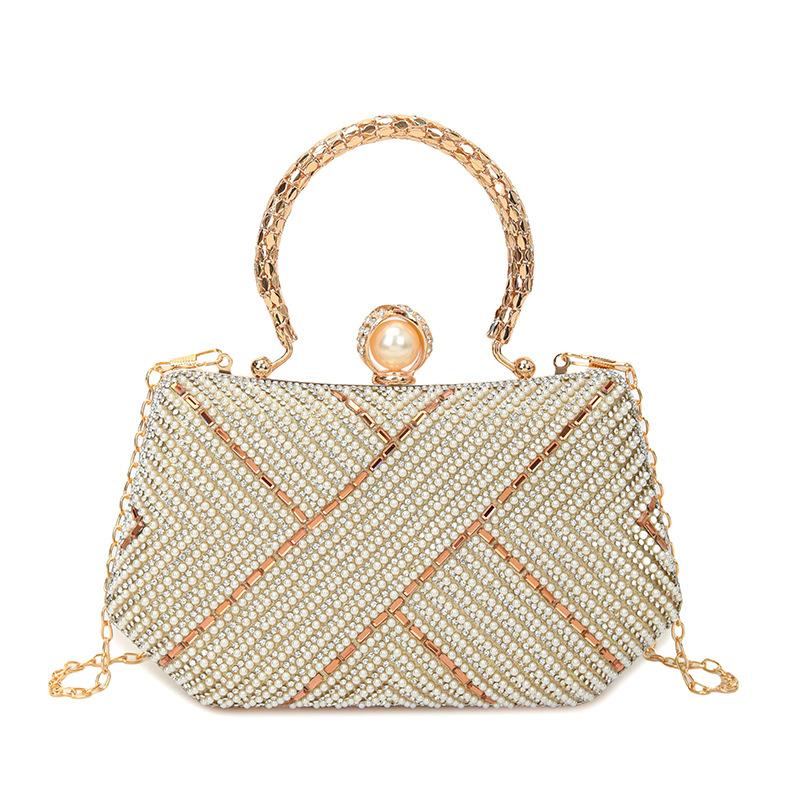 

Women s bag 2025 new European and American fashion rivet shoulder bag niche retro versatile portable messenger dinner bag золотой