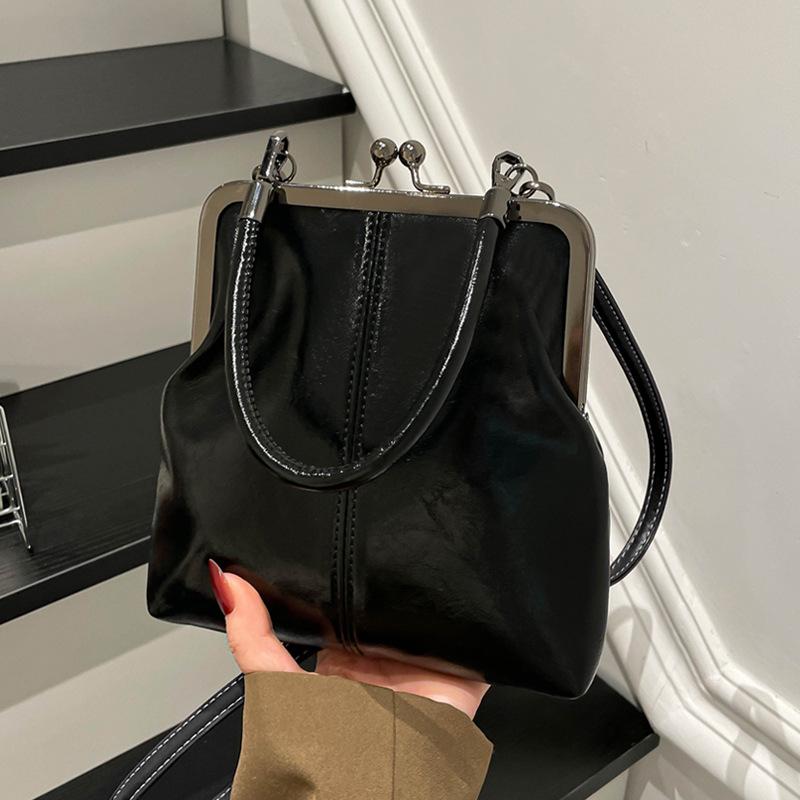 New retro soft leather shell women's bag fashionable women's shoulder messenger bag portable clip bag