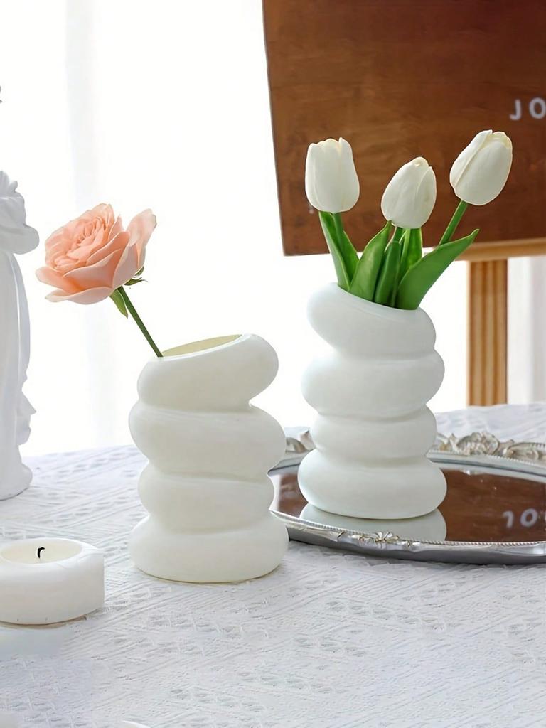 Plastic spiral vase, Nordic style creative flower arrangement, container decoration, dry and wet vase, imitation glaze.