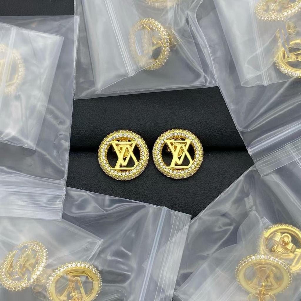 Elegant Mother-of-Pearl Four-Flower Earrings - Classic High-Quality Fashion.