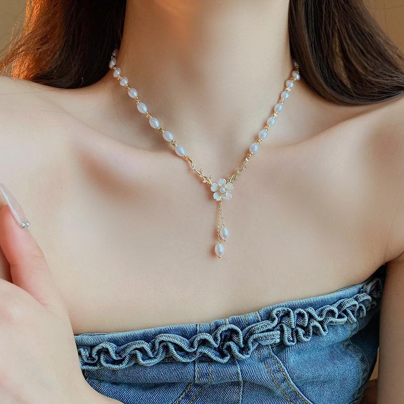 Elegant French Irregular Pearl Pendant Necklace: Versatile Luxury Clavicle Jewelry for Women