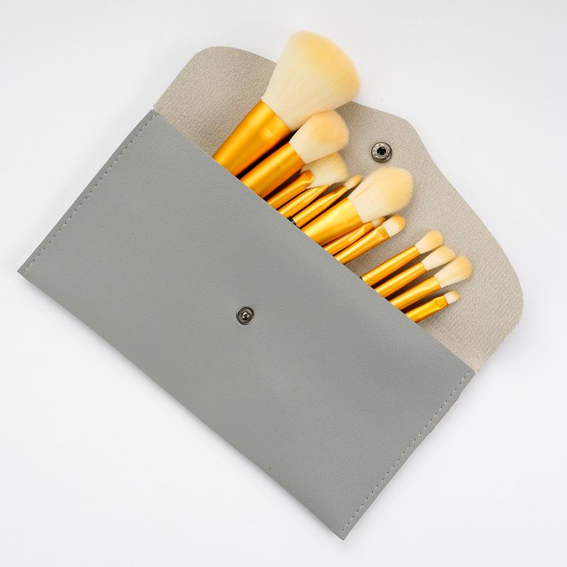 Star Motion Beginner Makeup Brush Set: Soft Hair Powder, Eyeshadow, Blush, and Highlight Brushes.