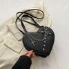 Heart-Shaped Bag with Punk Chain, Casual And Stylish, Perfect for Trendy