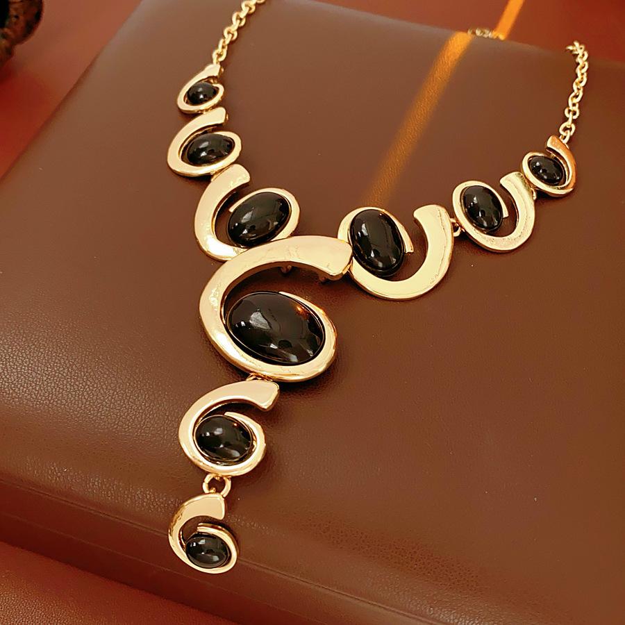 Snail Shape Pendant Necklace Stud Earring Set Female, Fashionable Simple and Versatile Exquisite Jewelry Gift