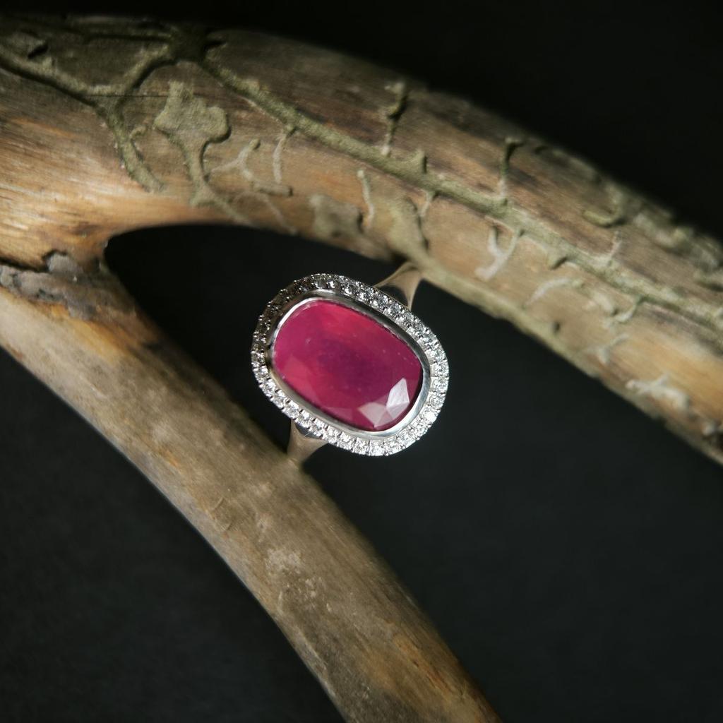 Серебряное кольцо с натуральным рубином 6.048ct, вес изделия 5,98 гр (2188001)