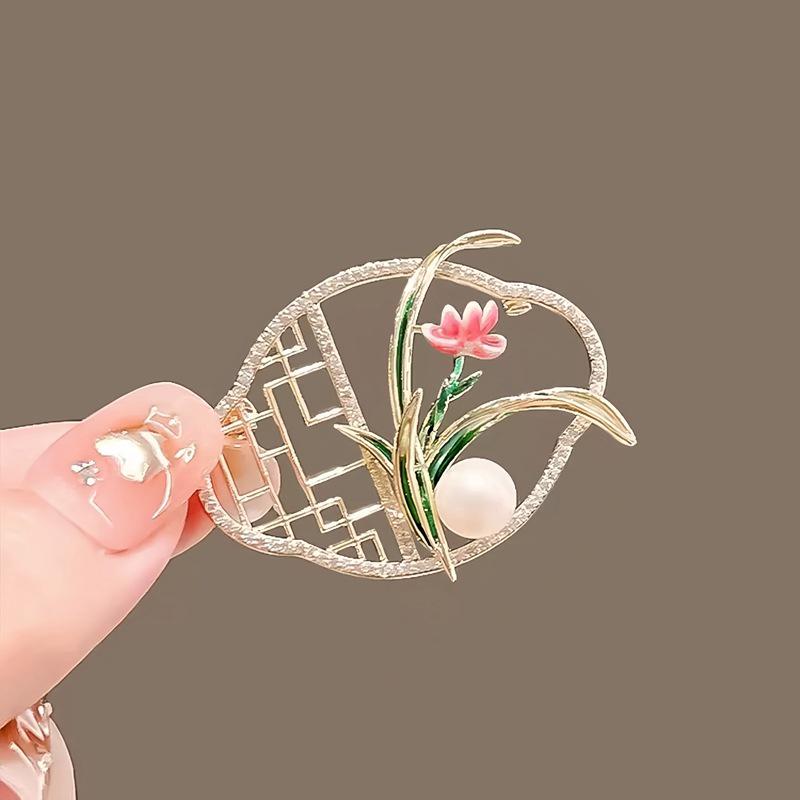 Vintage Peony Pearl Fan Brooch: Elegant Retro Flower Pin for Women’s Suits