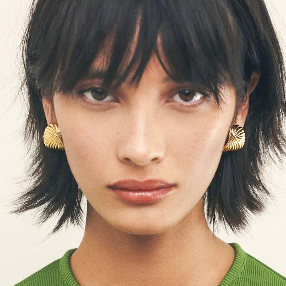 

Fashionable and versatile earrings золотой