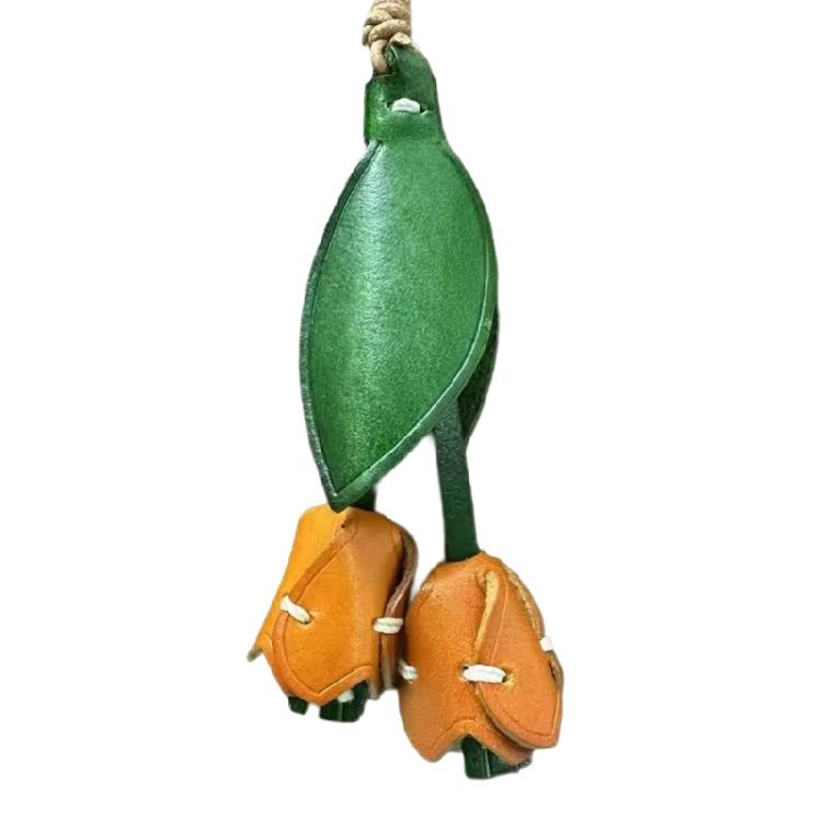 Sophisticated Leather Flower Keychain Sturdy Leather Floral Keyring Pendant Accessory For Unique Style Enthusiasts