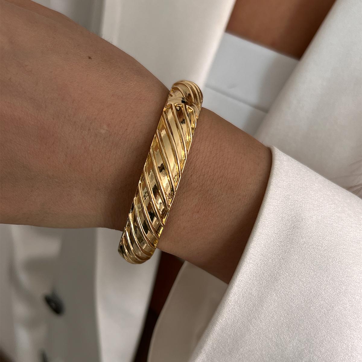 Salircon Exaggerated Punk Smooth Heavy Metal Bangle Bracelet for Women Trend Geometric Open Spring Bangle Party Jewelry Gift