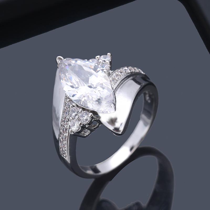 2021 Japan-Korea Marquise Diamond-Inlaid Fashion Ring - Trendy, Shiny, and Elegant