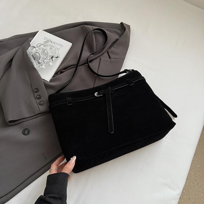 

Вместительная сумка-тоут женская 2025 новая осенняя ретро замшевая сумка подмышку сумка-мессенджер на плечо для поездок на работу женская чёрный