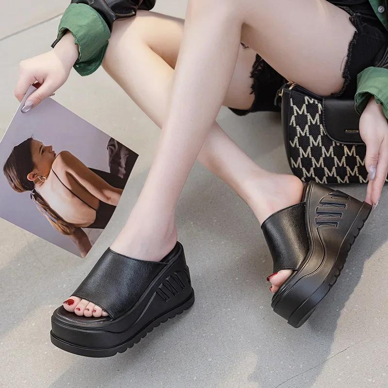 

10СМ Сандалии из натуральной кожи Платформа Танкетка Балетки Женские сандалии Новые Летние Ажурные Пляжные Шлепанцы с Открытым Носком Тапочки Обувь 39 чёрный