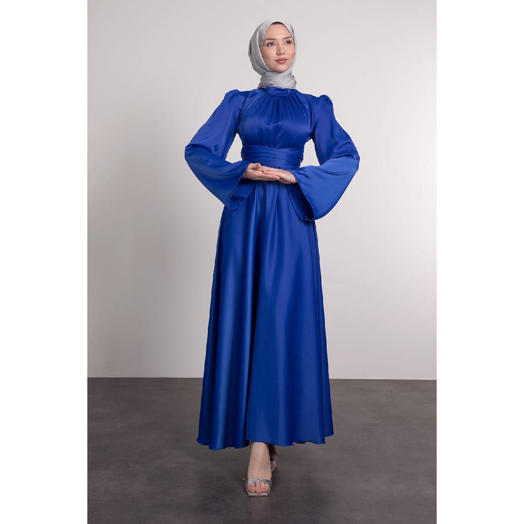 Spanisches Hijab-Abendkleid aus Satin mit Wickelärmeln an der Taille