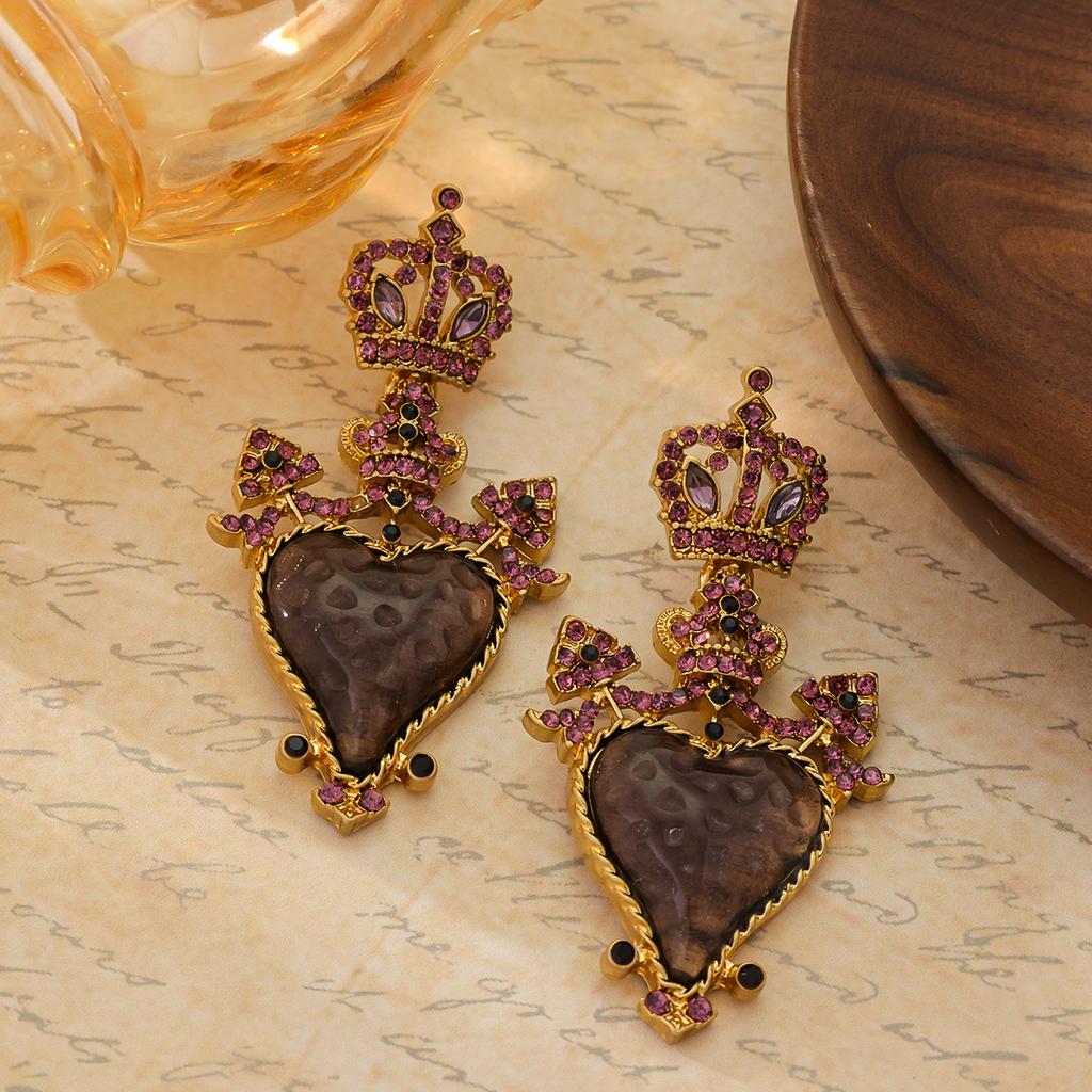 Qingdao Vintage French Light Luxury Green Love Crown Earrings Personality Long Fashion