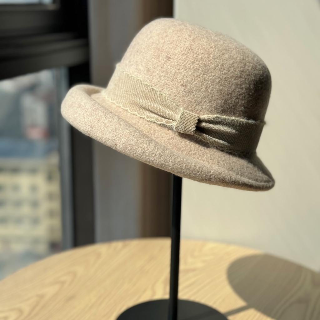 French Retro Small Fragrance Style Wool Fisherman Hat for Women In Autumn and Winter Hepburn Style Curled Basin Hat Elegant Gold Gift Hat