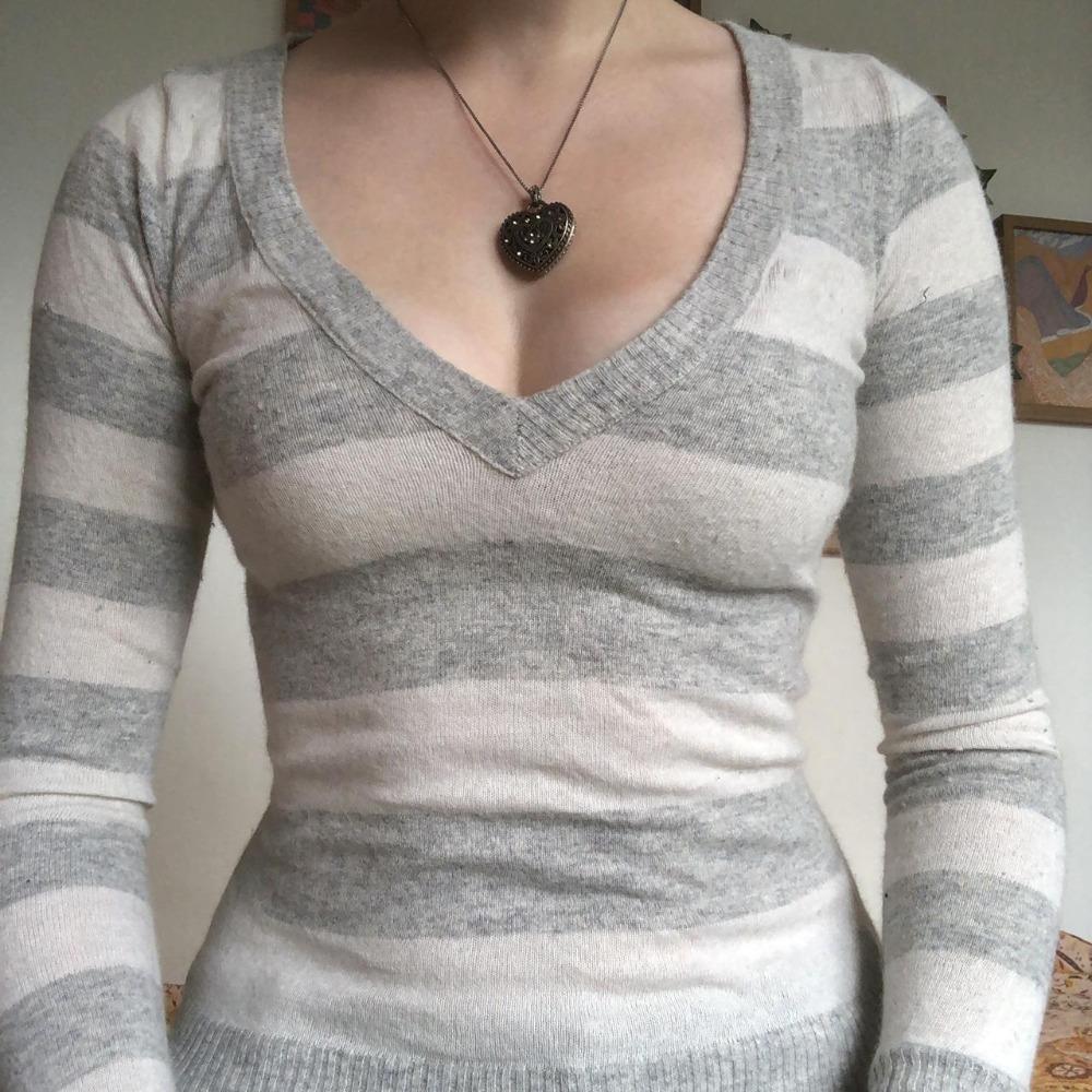 Women's V Neck Long Sleeve Horizontal Stripe Slim Fit Flared Cuff Knit Sweater Top