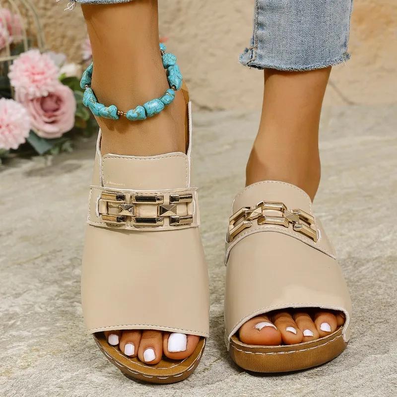 Fashion 2025 Summer Open Toe Women's Slippers Fashion Metal Decoration New Outdoor Daily Best Seller Plus Size Wedge Slippers Zapatos