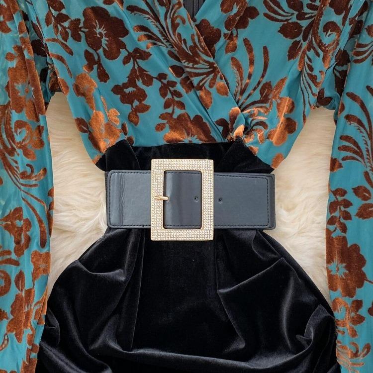 New Autumn Celebrity Temperament V Neck High Waist Dress with Bronzing Printing Fold Stitching and False Two Bag Hip Design