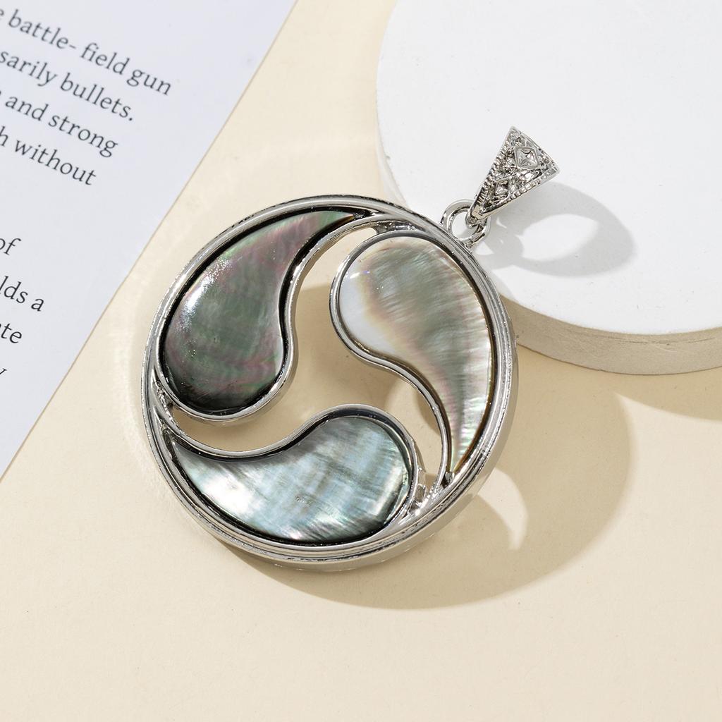 1 stk, Halskjede med anheng av naturlig skjell med yin yang-fisk - Håndlagde spirituelle smykker for balanse og harmoni, DIY-berlokker i bohemsk stil, Gave til kvinner menn