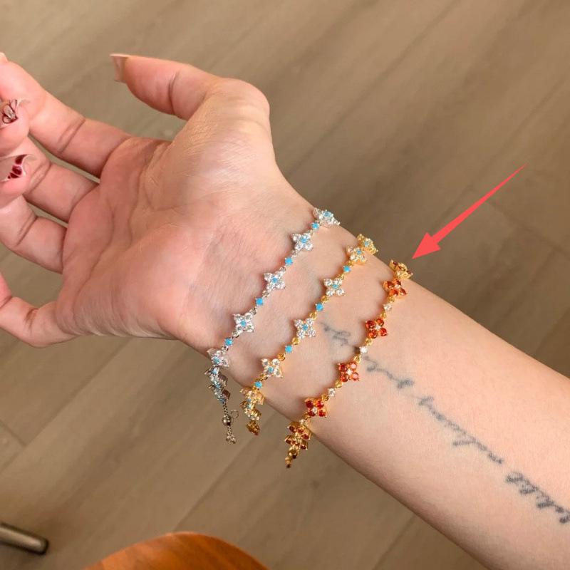 Exquisite 2026 Four-Leaf Clover Bracelet for Women: Elegant, Trendy, High-Quality Design, Popular Accessory оранжевый