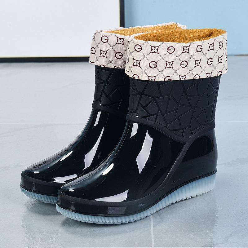 Women's Jelly Non-Slip Waterproof Rain Boots - Thick, Wear-Resistant, Short Tube Rubber Shoes for Summer