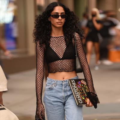 Sexy kurzes T-Shirt mit Fischernetz-Perspektive für Damen mit ausgehöhltem Netzbezug, Rundhalsausschnitt und freiliegendem Bauchnabel