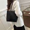 Korean version of fashion commuter large-capacity bag women's 2024 spring new retro casual tote bag shoulder armpit bag