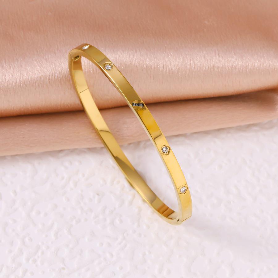 Diamond-Studded Stainless Steel Gold Bracelet Set: Small Waist & Four-Leaf Clover Design