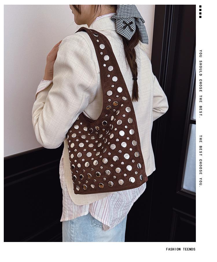 Women's Retro Punk Rivet-Studded Shoulder Bag - European/American Style