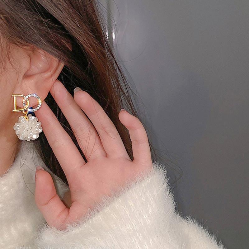 Orecchini a pendente con perla e zircone di lusso per donna e ragazza Personalità elegante Brillante orecchino con lettera D Gioielli moda Vendita all'ingrosso