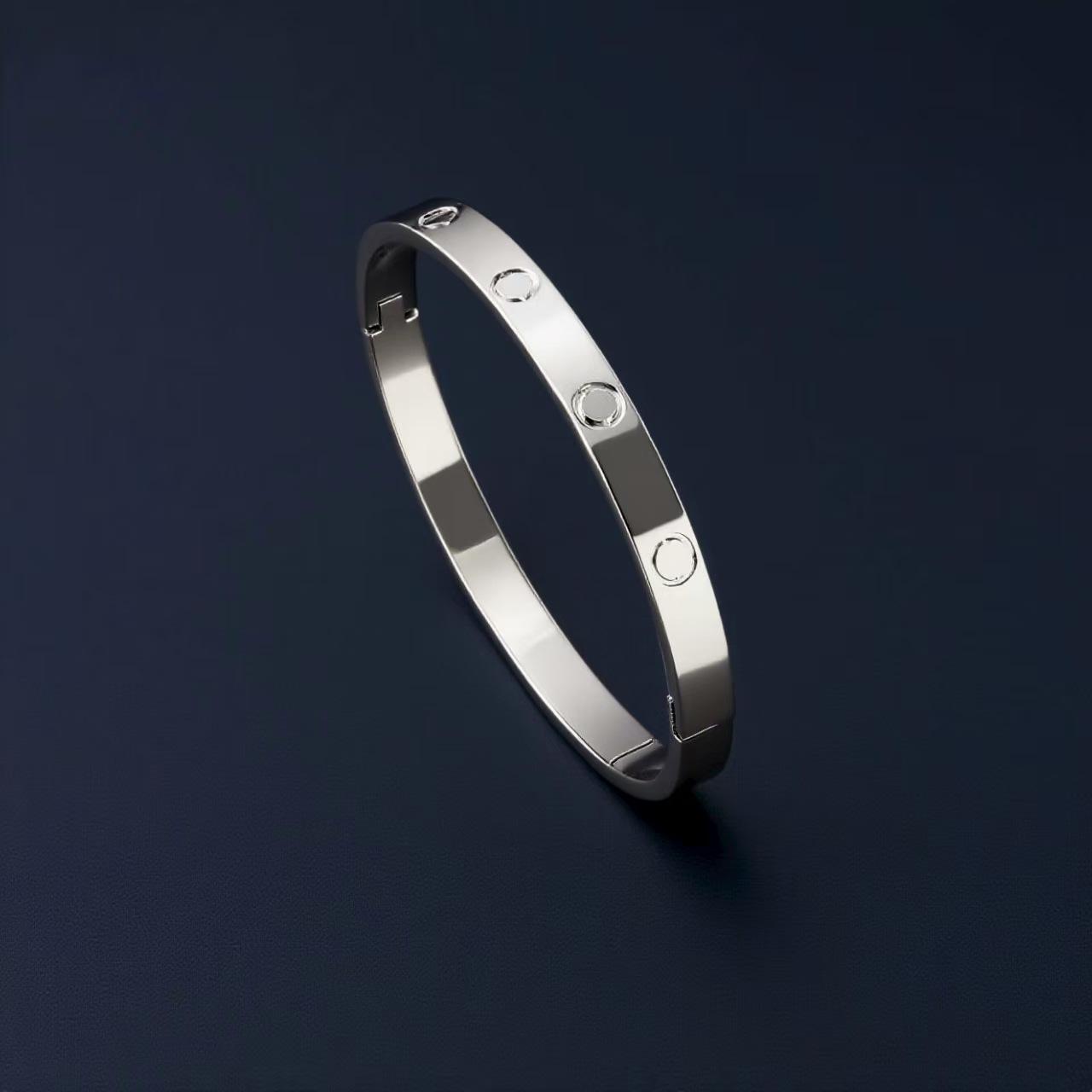 18K European-American Style Women s Stainless Steel Titanium Bracelet with Fade-Resistant Buckle.