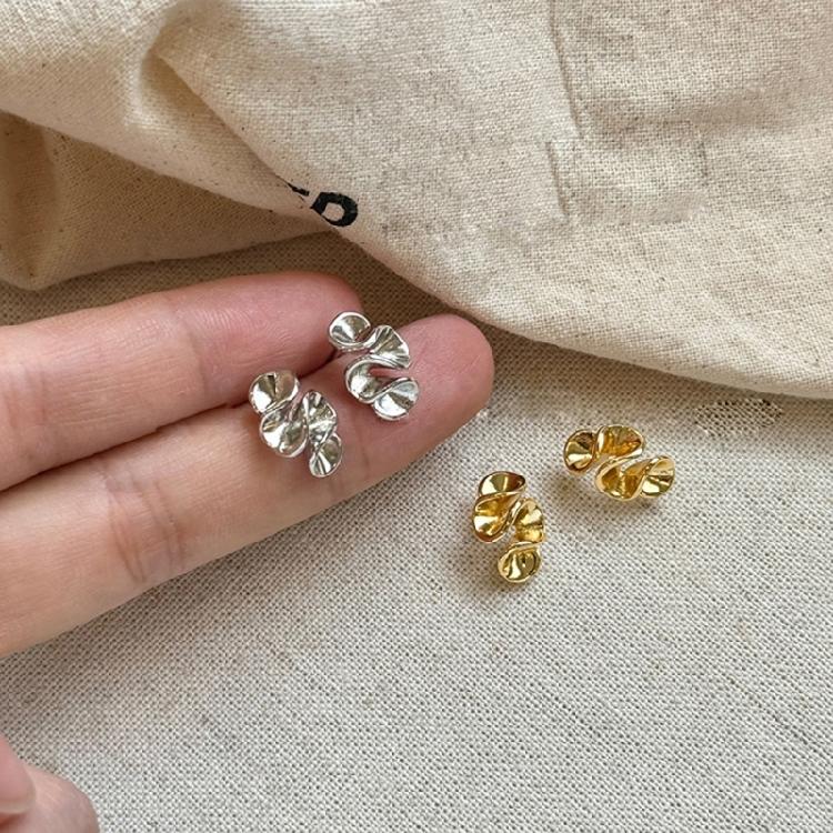 Flower Shape Copper Studs Earrings Smooth Surfaces Unique Accessory Casual Formal Earrings Suitable for Fashion Women