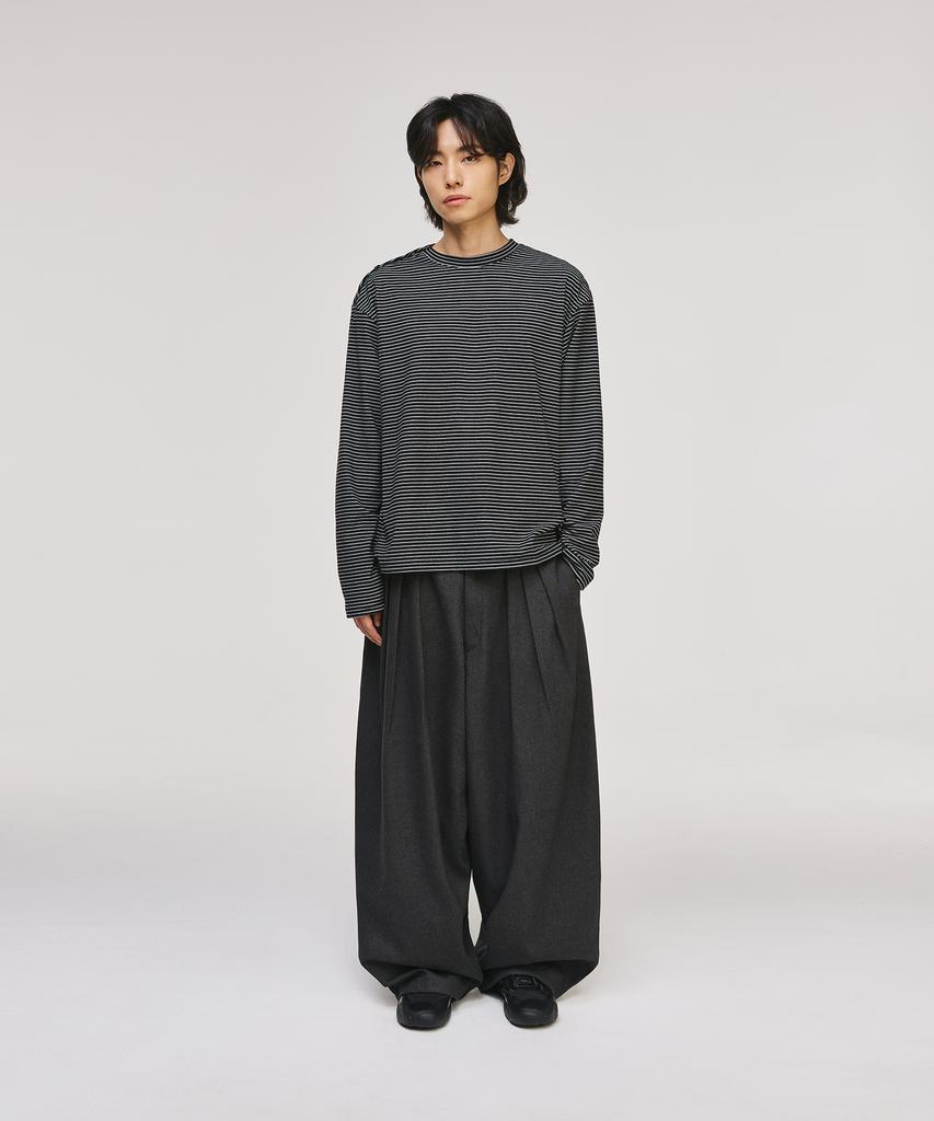 SIGNATURE Reverse Three-Tuck Baggy Slacks [Gray]