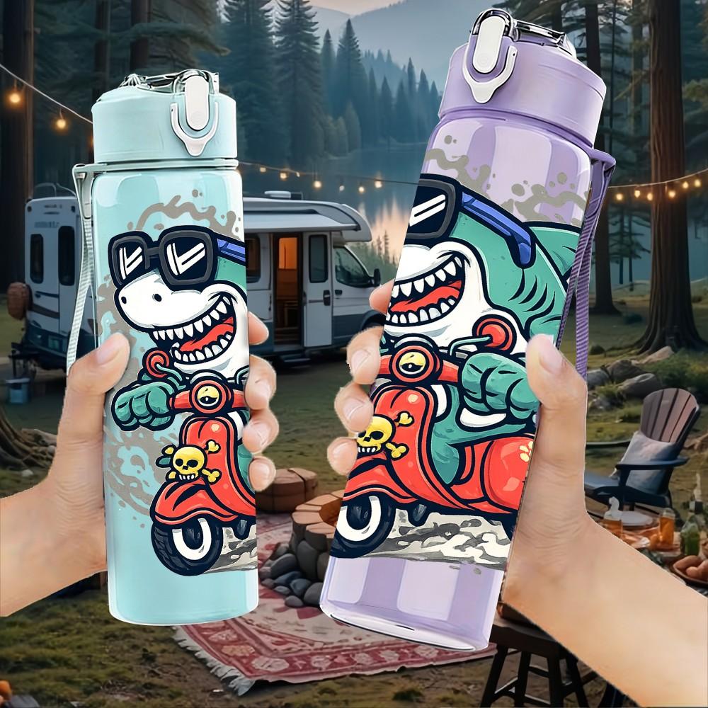 1PC Cool Fox Riding Motorcycle Cartoon Print 750ml Color Plastic Sports Water Bottle Leakproof Flip Straw Lid Suitable for Sports Office Home Use