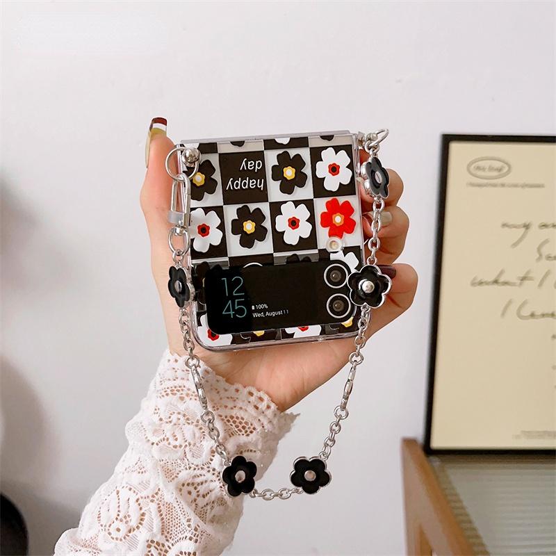 Cute Daisy Flower Bracelet Wrist Strap Phone Case For Samsung Galaxy Z Flip 3 4 Flower Transparent Cover For Z Flip3 Flip4 Funda