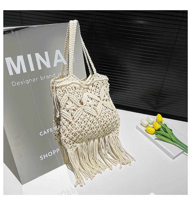 

Hollow woven small bag women s new fashion fringed underarm straw bag spring vacation beach bag білий