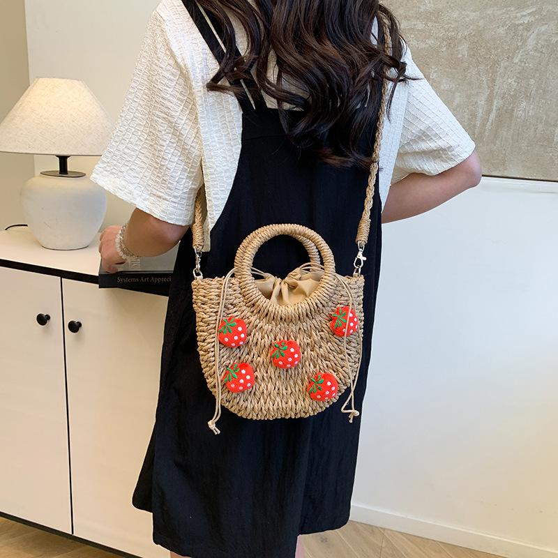 Women's bag cute cartoon strawberry contrast hand-woven women's handbag beach vacation shoulder crossbody bag
