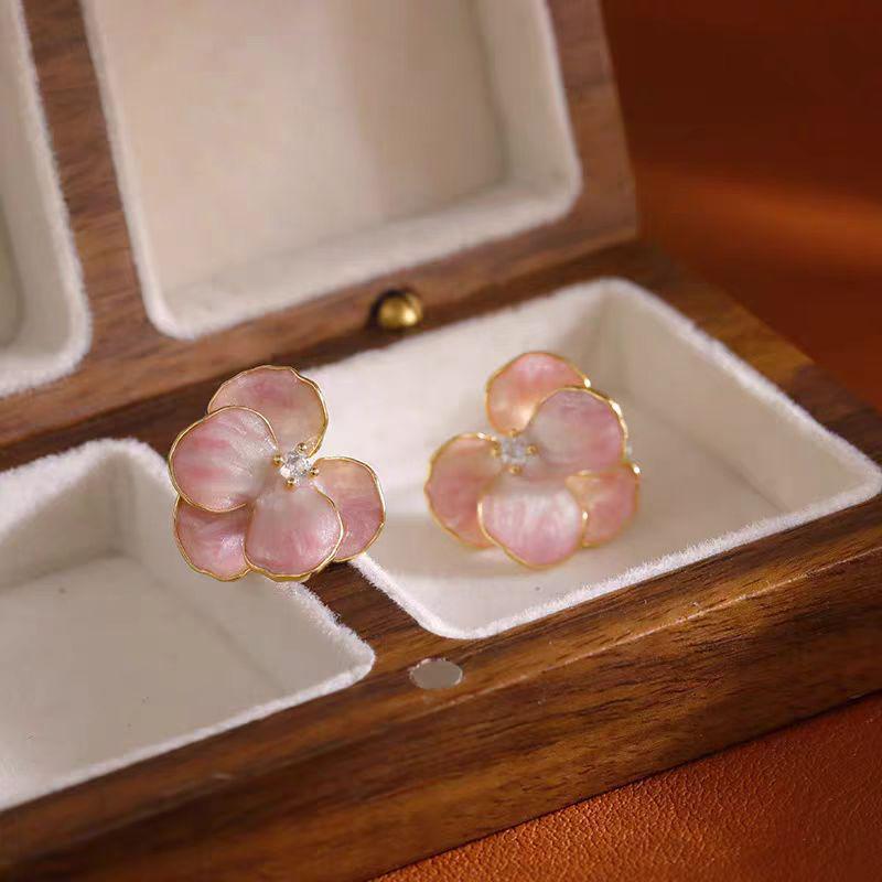 Iris Flower Enamel Stud Earrings: Fresh, Cute, and Versatile for Spring/Summer 2025