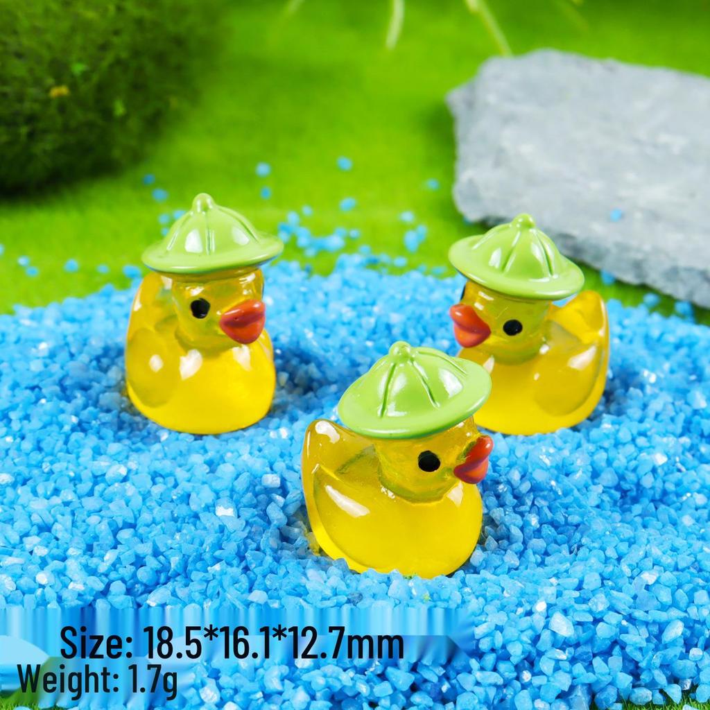 Luminous Cartoon Duck Keychain Pendant - Creative Resin Street Figurine Mini Accessory