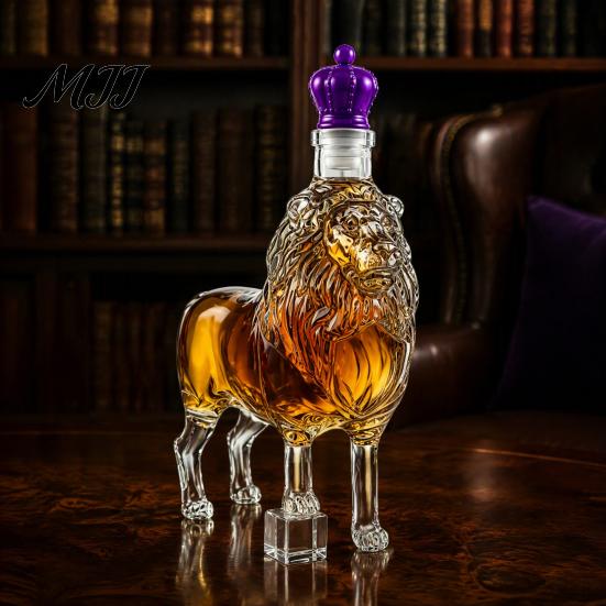 Sophisticated Liquor Serving Set Glass Lion Whiskey Decanter, Shape Dispenser, Unique Spirits Storage Royal Animal Theme Barware Bottle, Bar