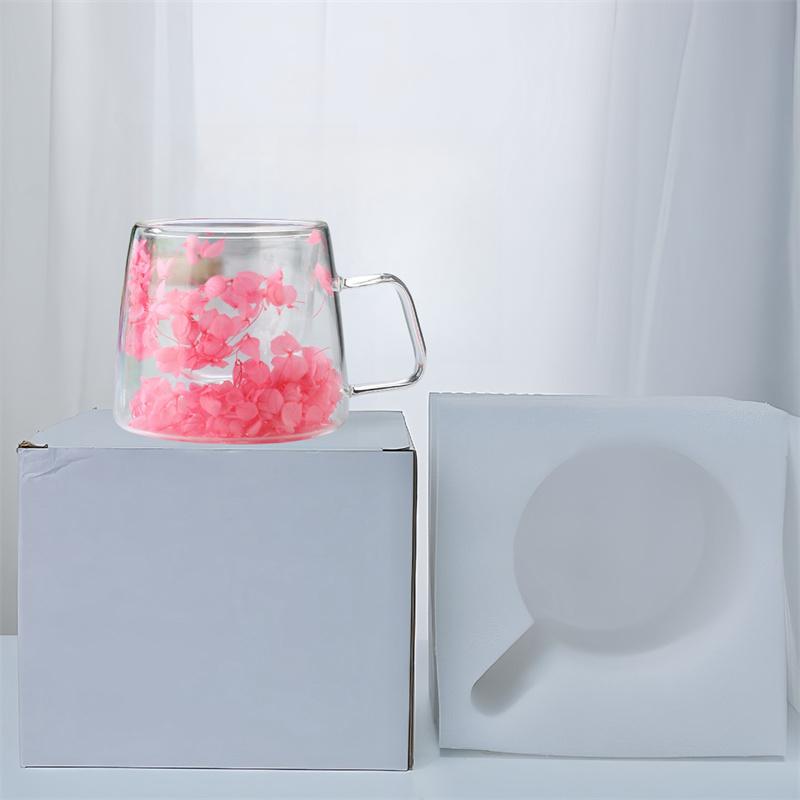 Bunte Trockenblumen-Glasbecher - Dekorative transparente Kaffee-/Teetasse mit eingebetteten floralen Elementen