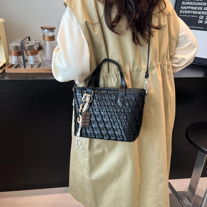 Niche Portable Bucket Bag Women's New Retro Casual Shoulder Bag Daily Commuter Messenger Bag