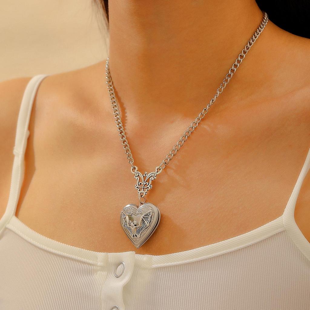 Retro Victoria Minimalist Mini Silver Peach Heart Necklace Photo Box Necklace Pendant