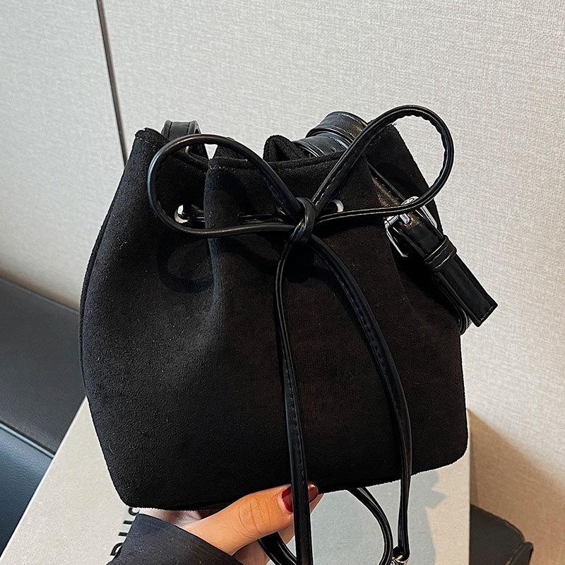Fashion Women's Messenger Bag Autumn and Winter Niche Design Sense Suede Commuter Versatile Messenger Bucket Bag