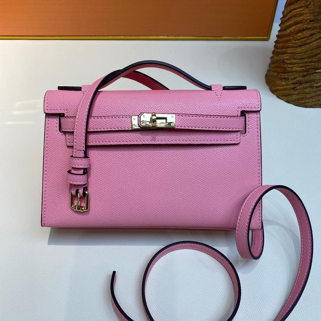 Velkoobchodní nová generace jednoduchá malá čtvercová taška přes jedno rameno šikmo přenosná první vrstva hovězí kůže dámská taška šicí linka