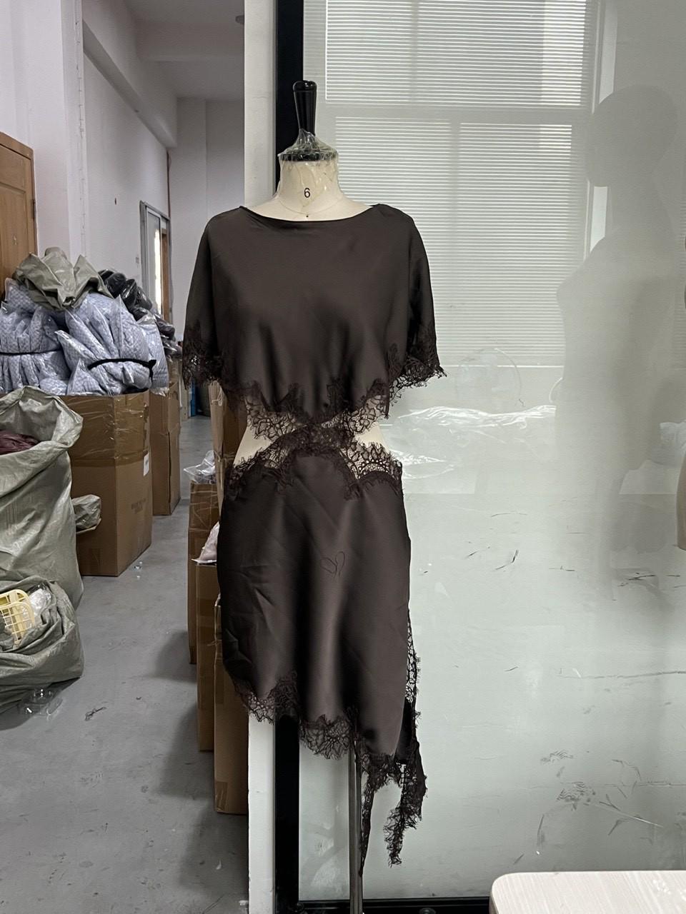 

Женское асимметричное черное кружевное вечернее платье - Сексуальный европейский и американский стиль с прозрачными вставками и вырезами Small коричневый